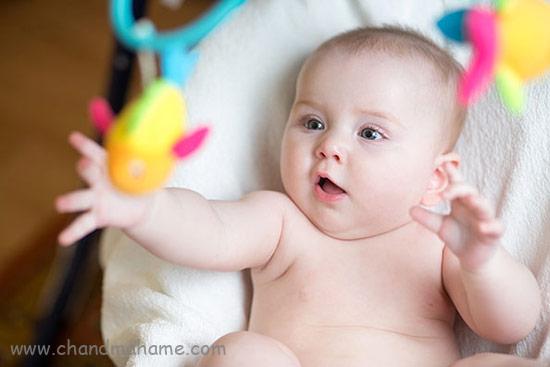 آموزش بازی با نوزاد 6 ماهه و افزایش دقت و هماهنگی - چندماهمه