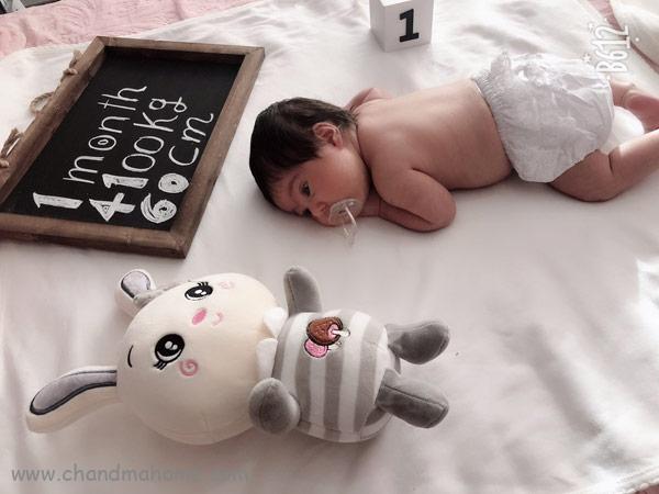 مدل عکس ماهگرد نوزاد با تخته سیاه فانتزی - چند ماهمه