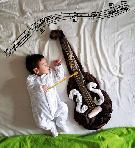 ایده عکس خانگی نوزاد با تم موزیسین و موسیقی - چندماهمه