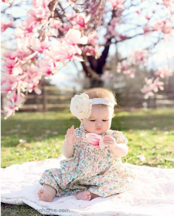 ایده عکاسی از نوزاد در فضای باز و بهار - چندماهمه