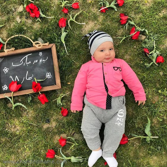 ایده ژست عکاسی از نوزاد در فضای باز و بهار - چندماهمه