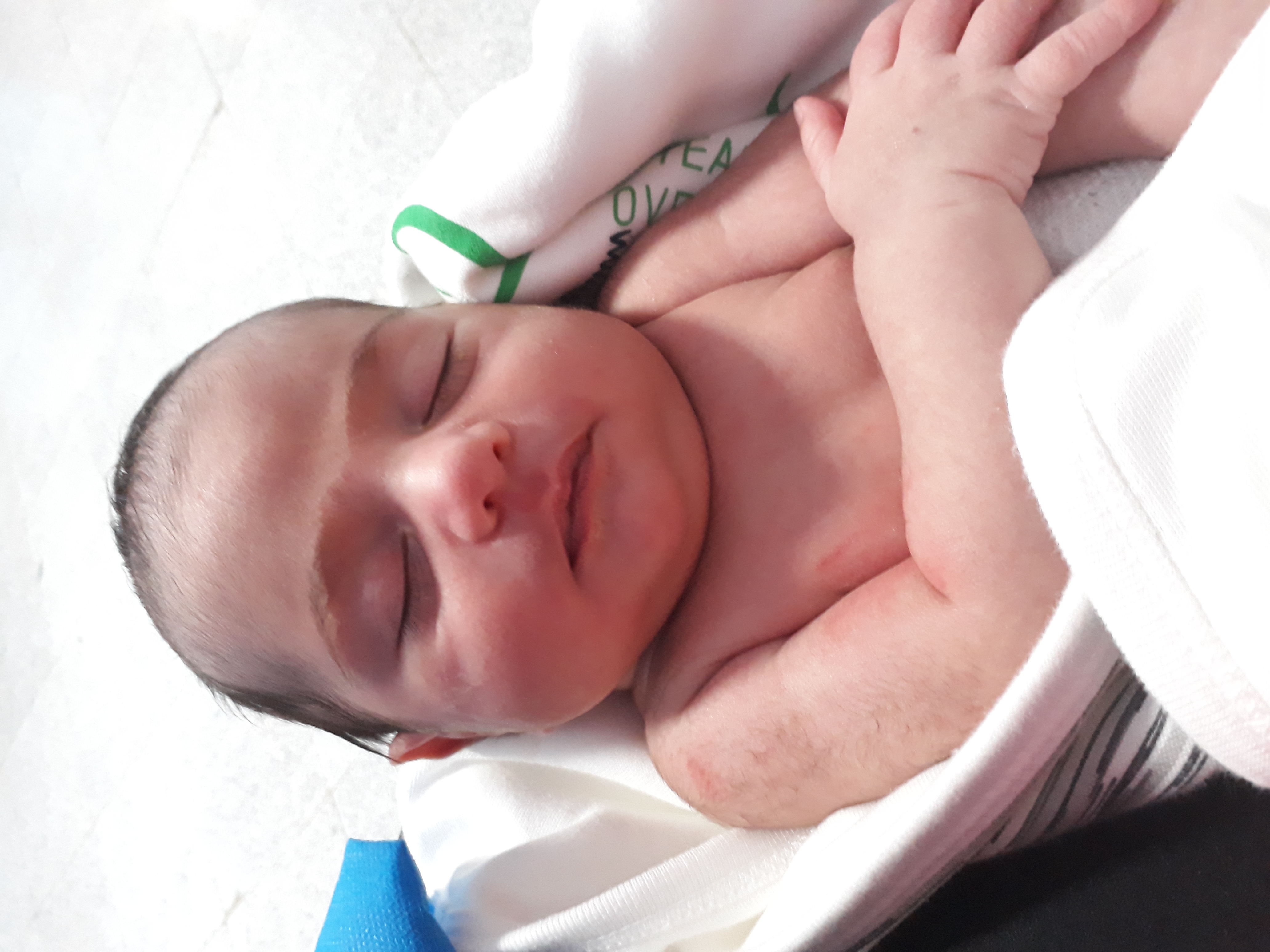 یک ماهگی نوزاد آرسان زبردستی