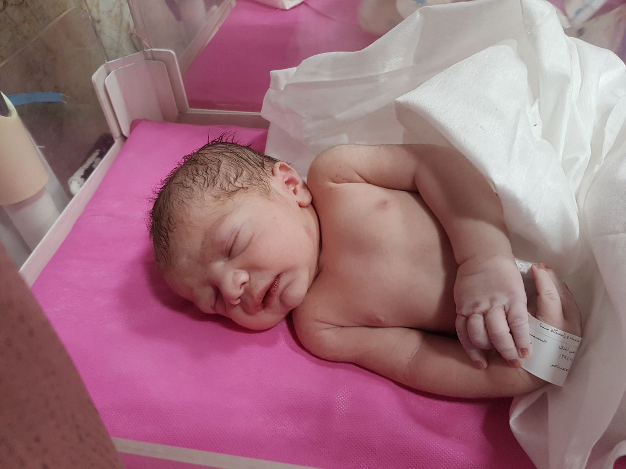 متولد شدن نوزاد آراد تقی زاده