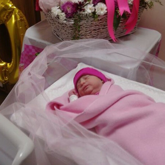 متولد شدن نوزاد نلیا بهمندزاده