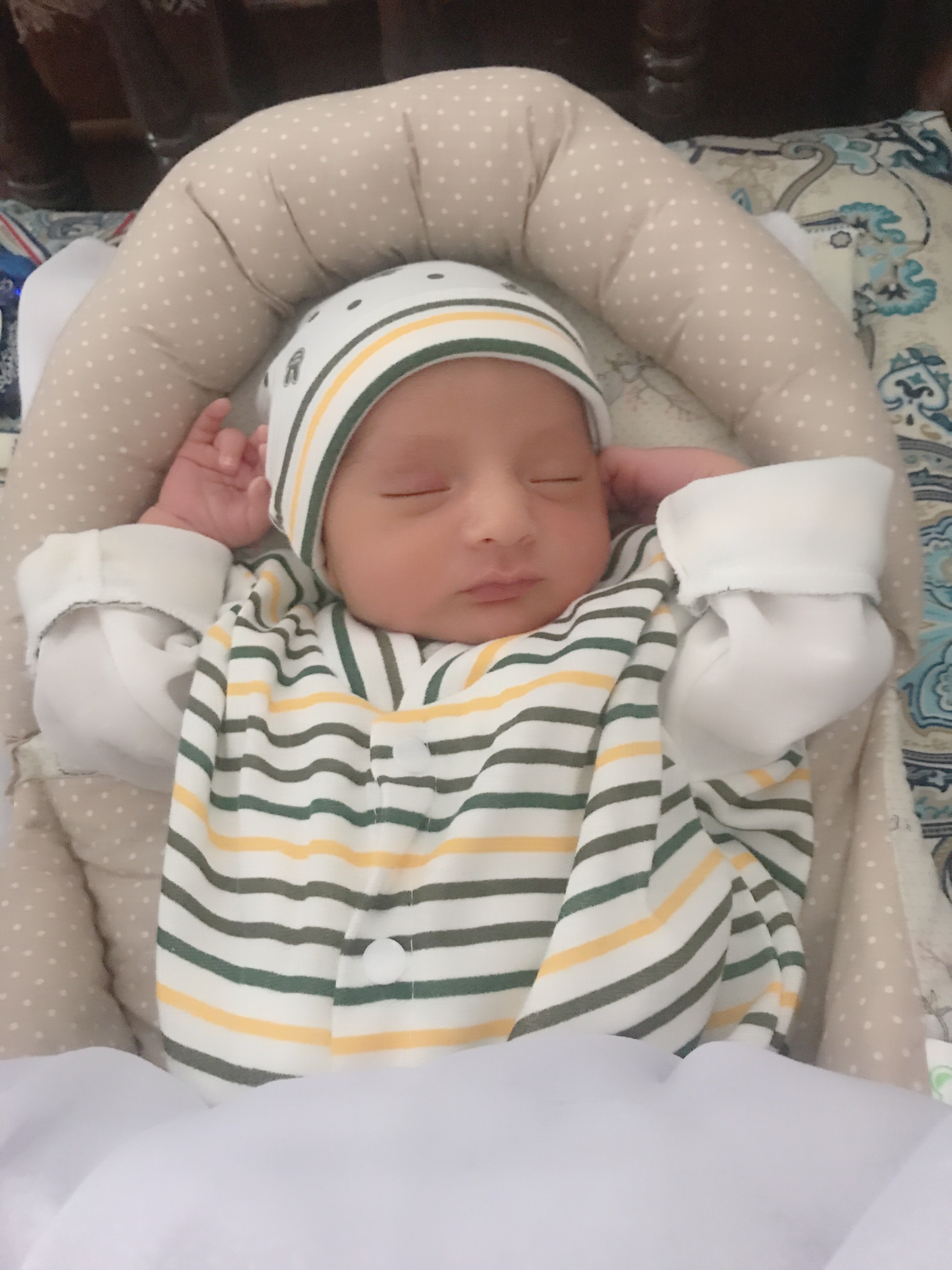 متولد شدن نوزاد آريا سلاجقه