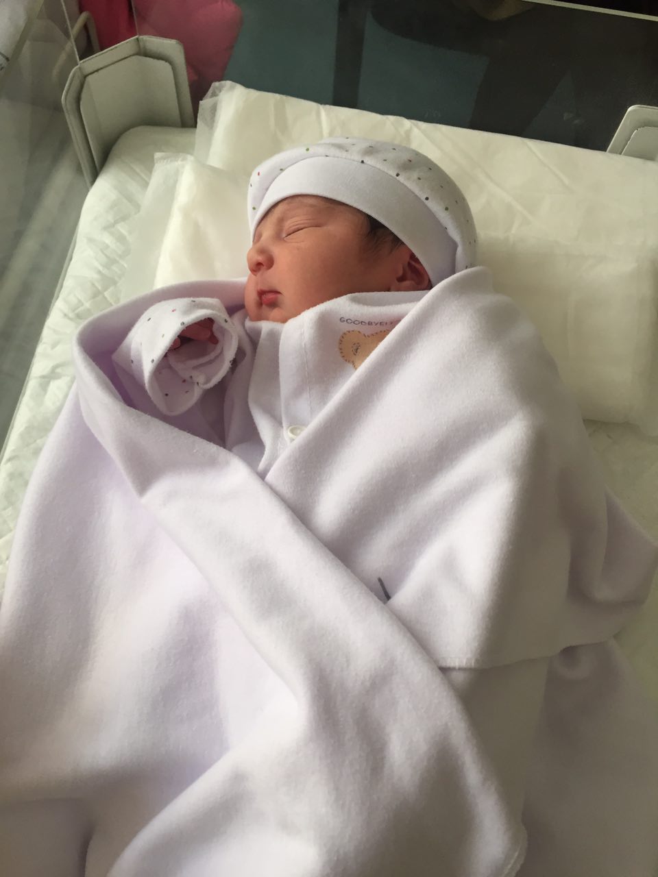 متولد شدن نوزاد آوا مقدم