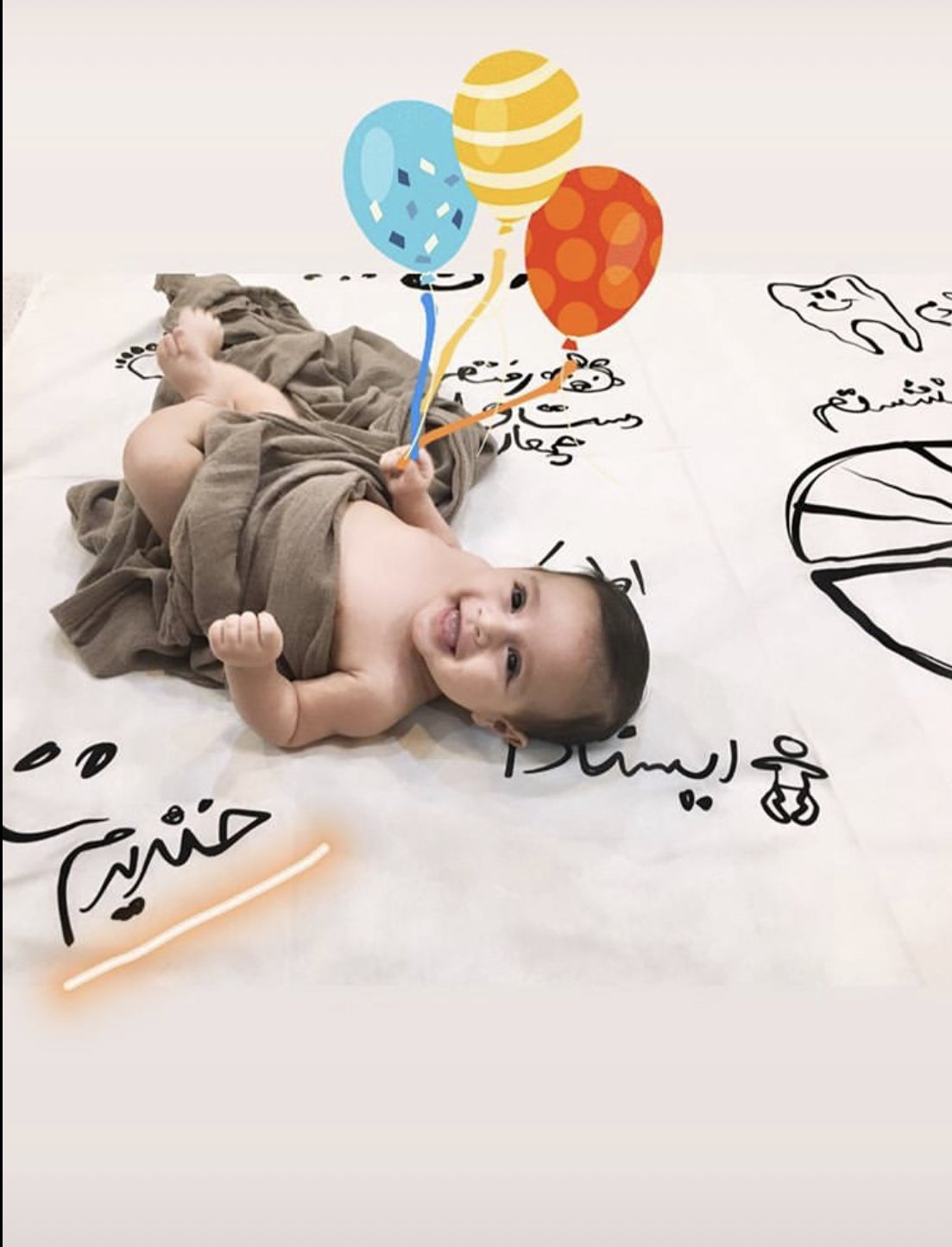 اولین خنده نوزاد سيد كارن حسيني