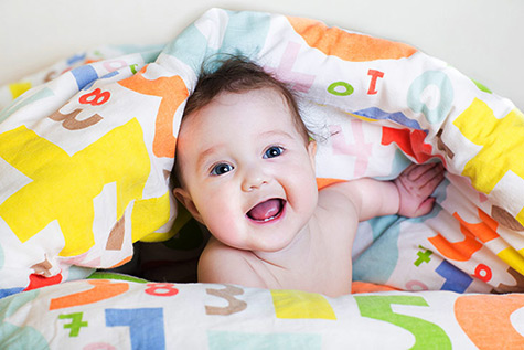 تصویر رشد نوزاد در 6 ماه و 3 هفتگی : برانگیختن حواس