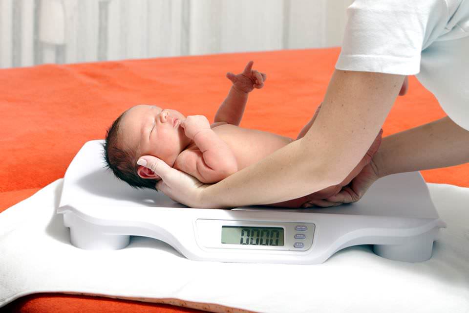 تصویر رشد نوزاد در 1 هفتگی : درباره وزن نوزاد