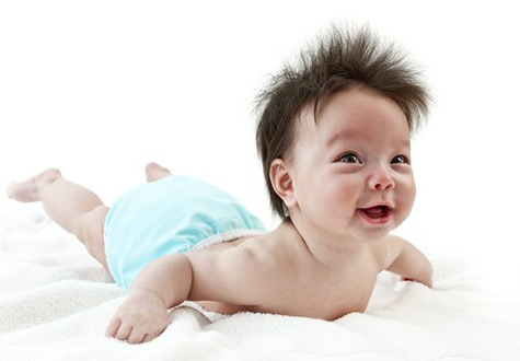 تصویر رشد نوزاد در 6 ماه و 1 هفتگی : غلت زدن، غلت زدن، غلت زدن