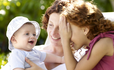 تصویر رشد نوزاد در 7 ماه و 2 هفتگی : مشخص کردن نحوه ارتباط با اشیا