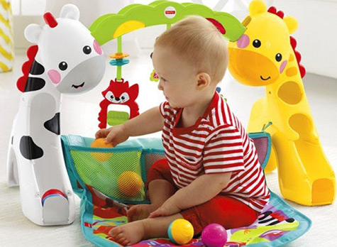 تصویر رشد نوزاد در 9 ماه و 2 هفتگی : بازی کردن و یاد گرفتن