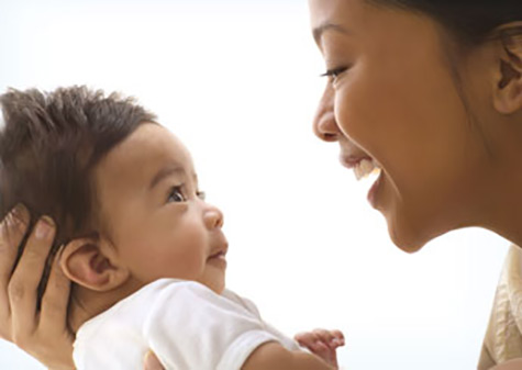 تصویر رشد نوزاد در 10 ماه و 1 هفتگی : زیاد حرف زدن با نوزاد