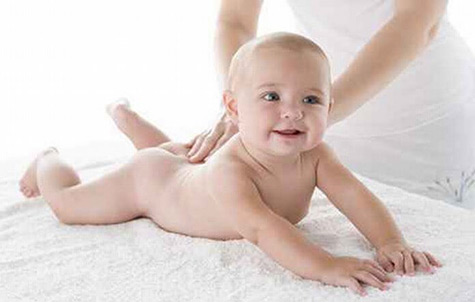 تصویر رشد نوزاد در 3 ماه و 2 هفتگی : احساس لمس شدن