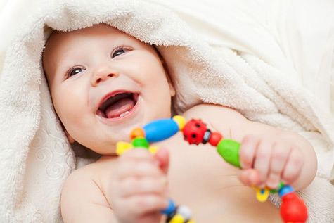 تصویر رشد نوزاد در 4 ماه و 3 هفتگی : خنده های از ته دل
