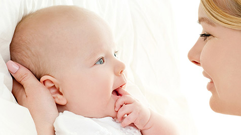 تصویر رشد نوزاد در 5 ماه و 4 هفتگی : پر حرفی برای نوزاد