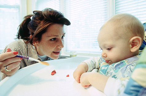 تصویر رشد نوزاد در 10 ماه و 2 هفتگی : مهارت‌های انگشتی