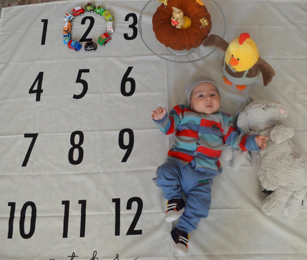 پارچه ماهگرد نوزاد طرح کلاسیک هیراد پورعسگری