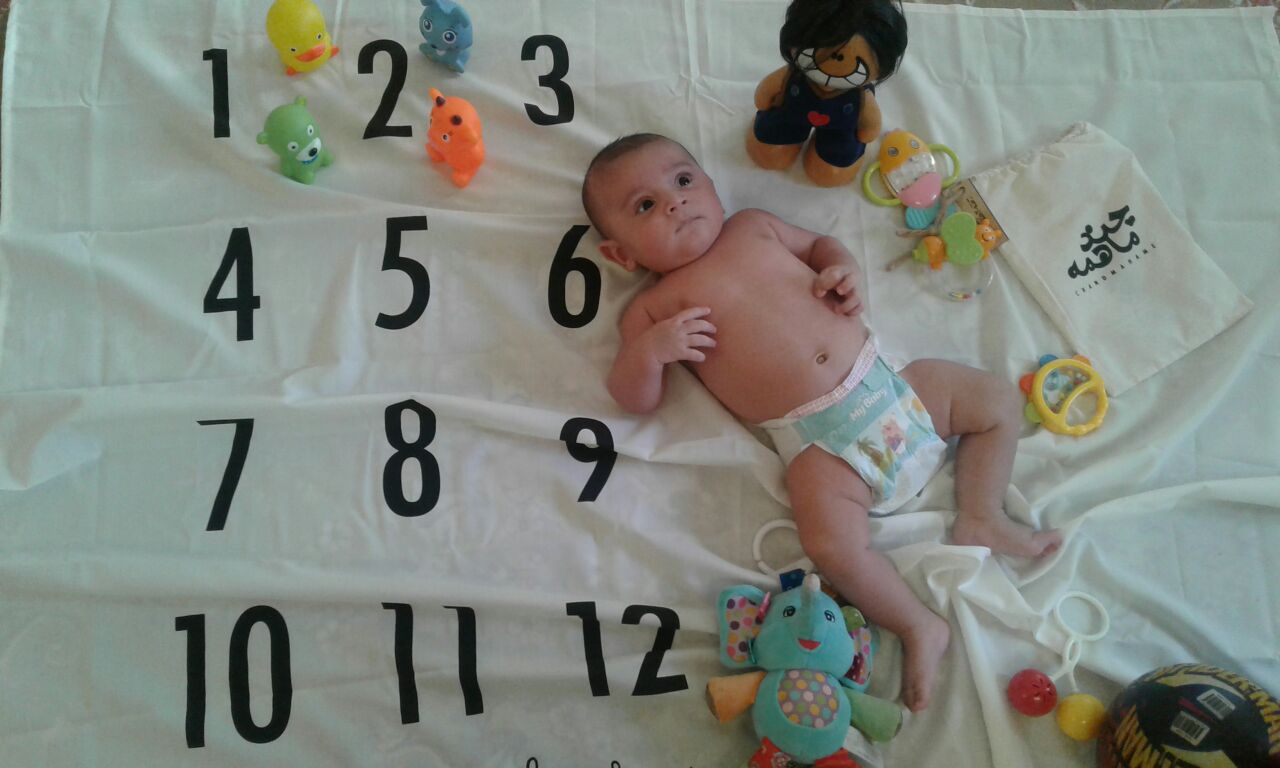 پارچه ماهگرد نوزاد طرح کلاسیک هیراد پورعسگری