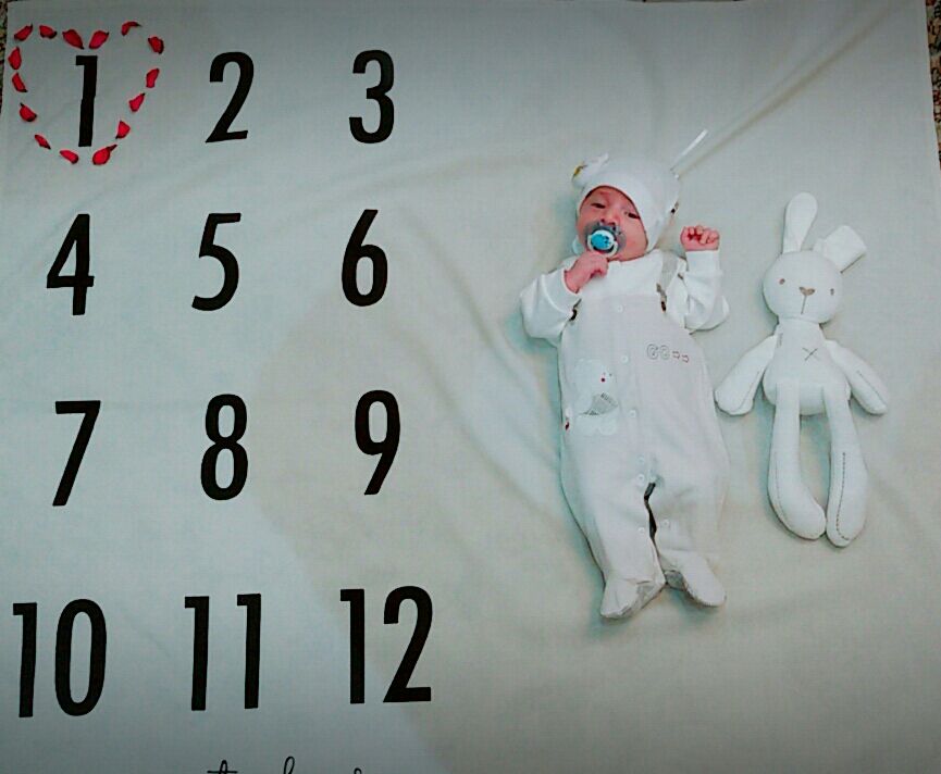 پارچه ماهگرد نوزاد طرح کلاسیک هیراد پورعسگری