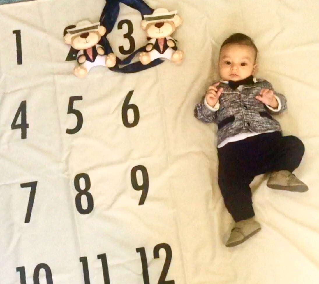 پارچه ماهگرد نوزاد طرح کلاسیک هیراد پورعسگری