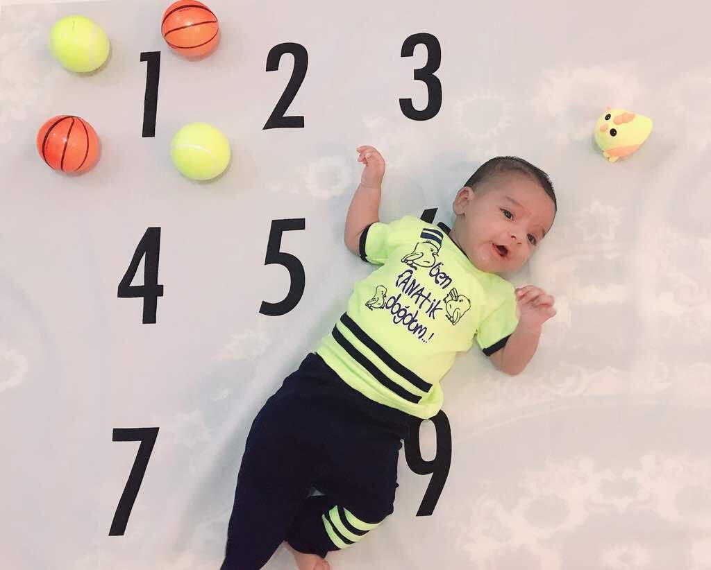 یک ماهگی نوزاد هیراد پورعسگری