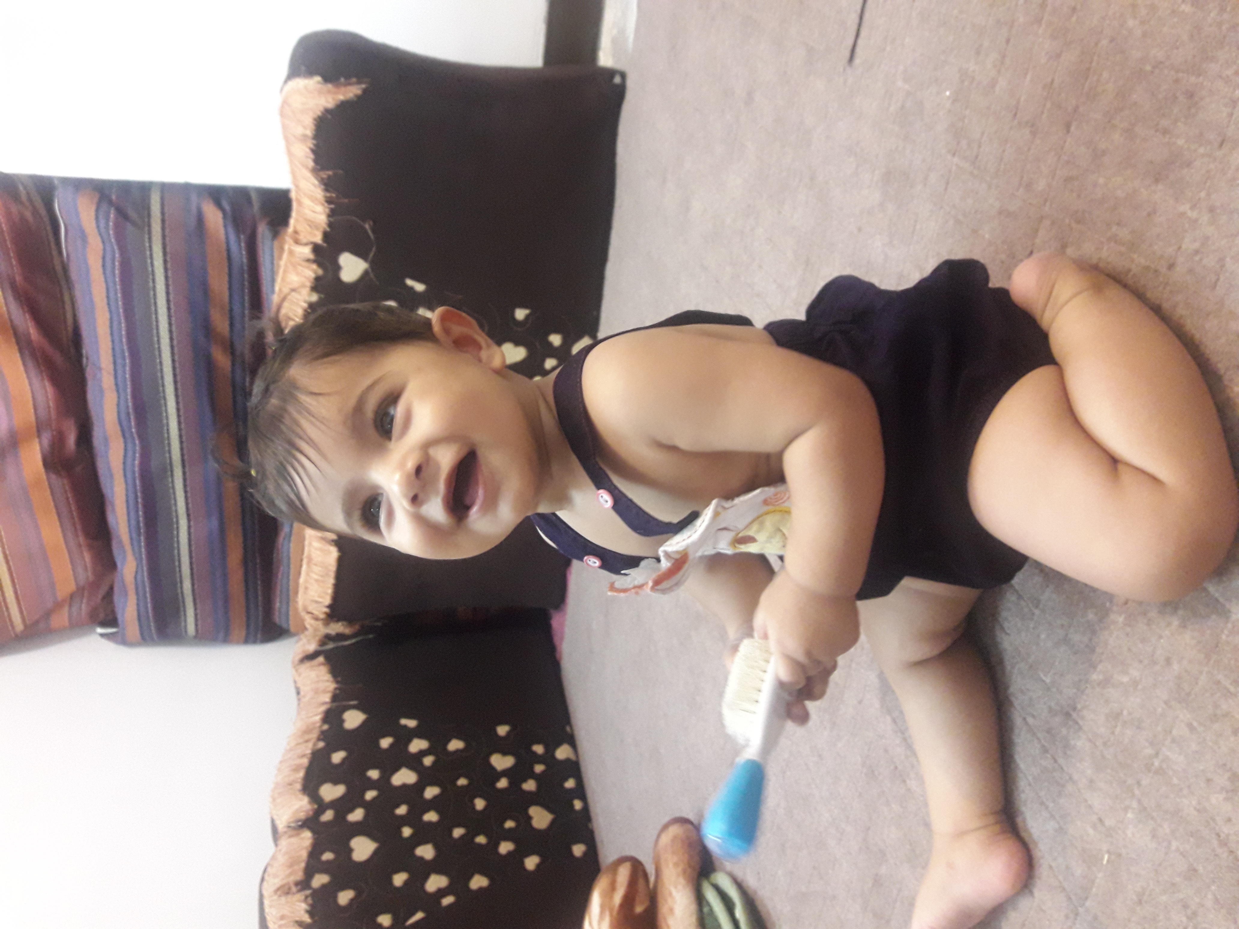 ایستادن نوزاد آبتین تاری