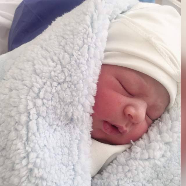 یک ماهگی نوزاد آروين كريمي