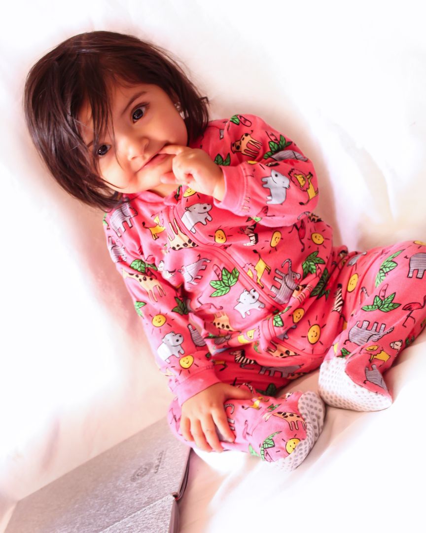 تم عکس زمستانی نوزاد گلشا معرفت