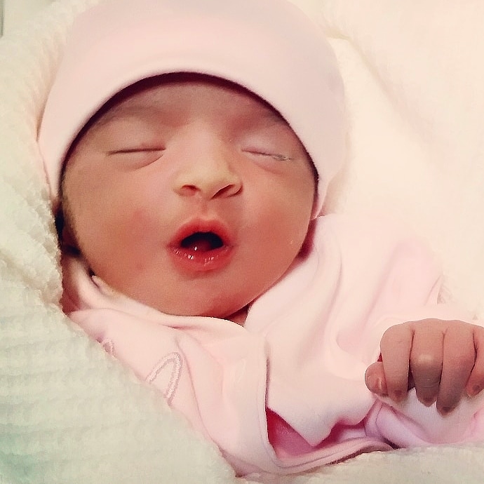 متولد شدن نوزاد گلشا معرفت