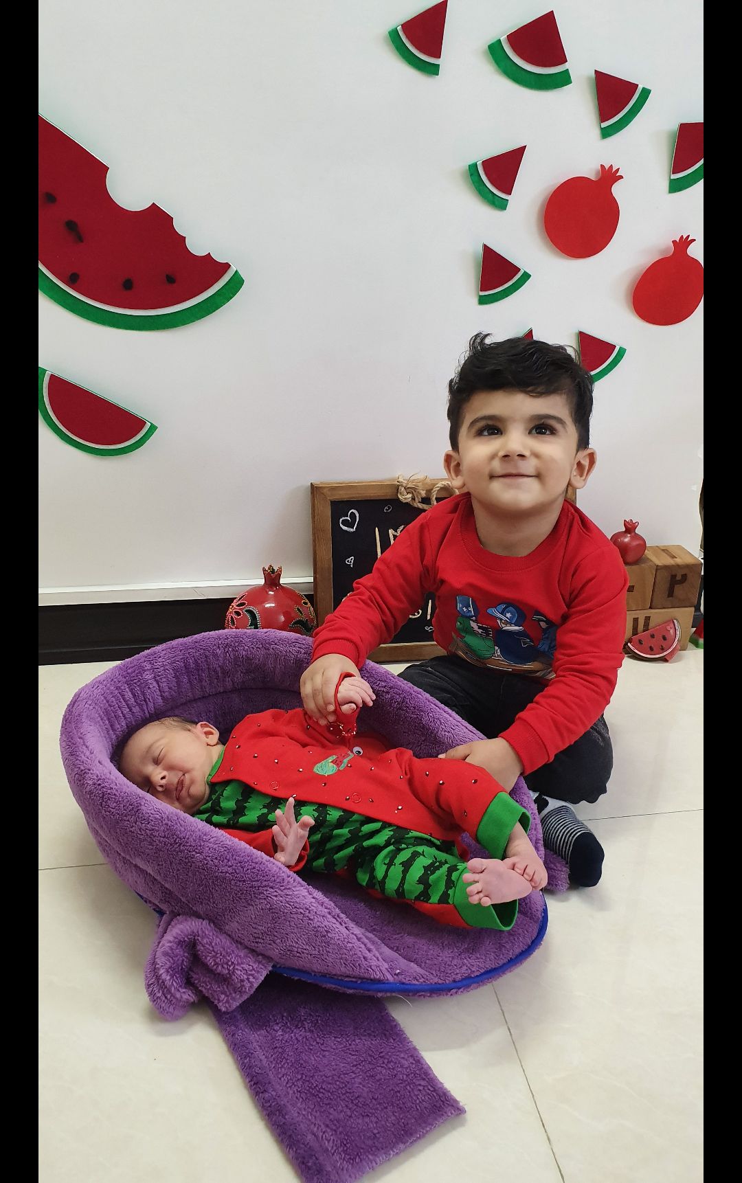 شب یلدا کودک رادین و آیلین اسکندرزاده