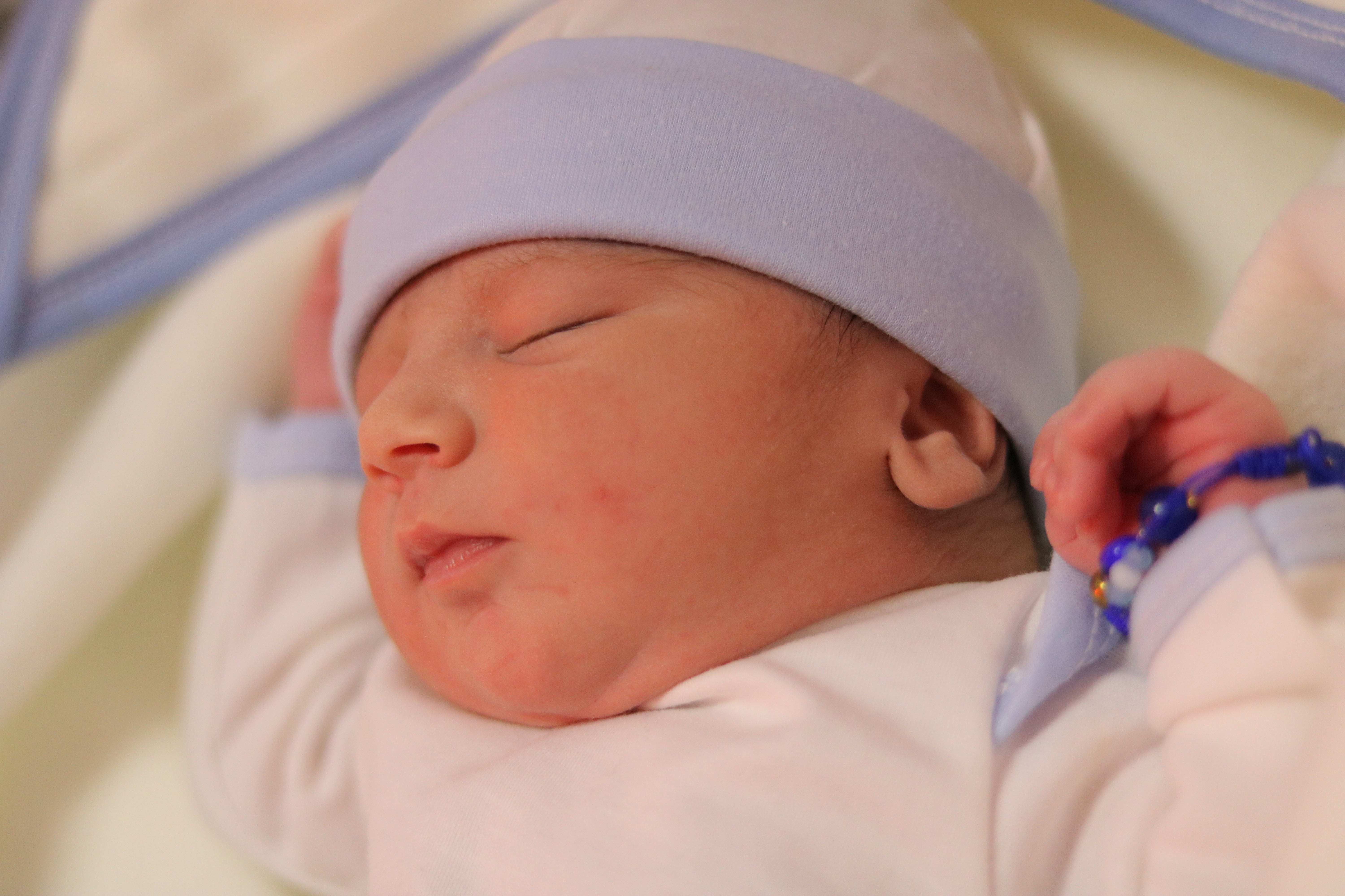 متولد شدن نوزاد رادین و آیلین اسکندرزاده