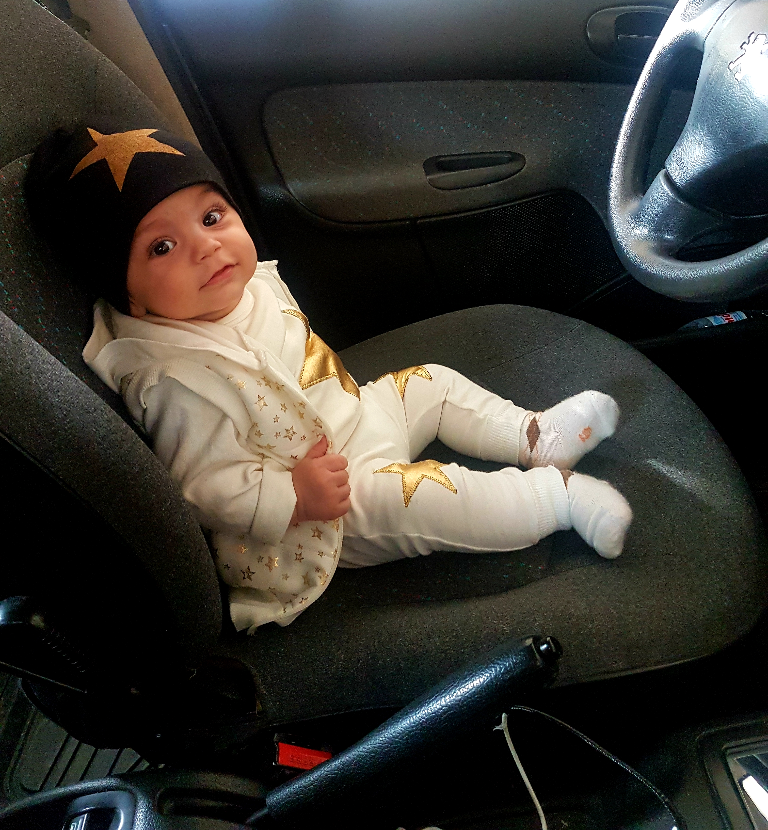 چهار‌دست و پا رفتن نوزاد سام نوبختیان