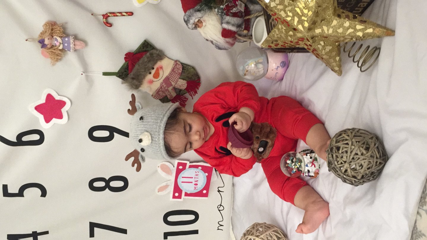 تم عکس زمستانی نوزاد روشا ملاجعفر