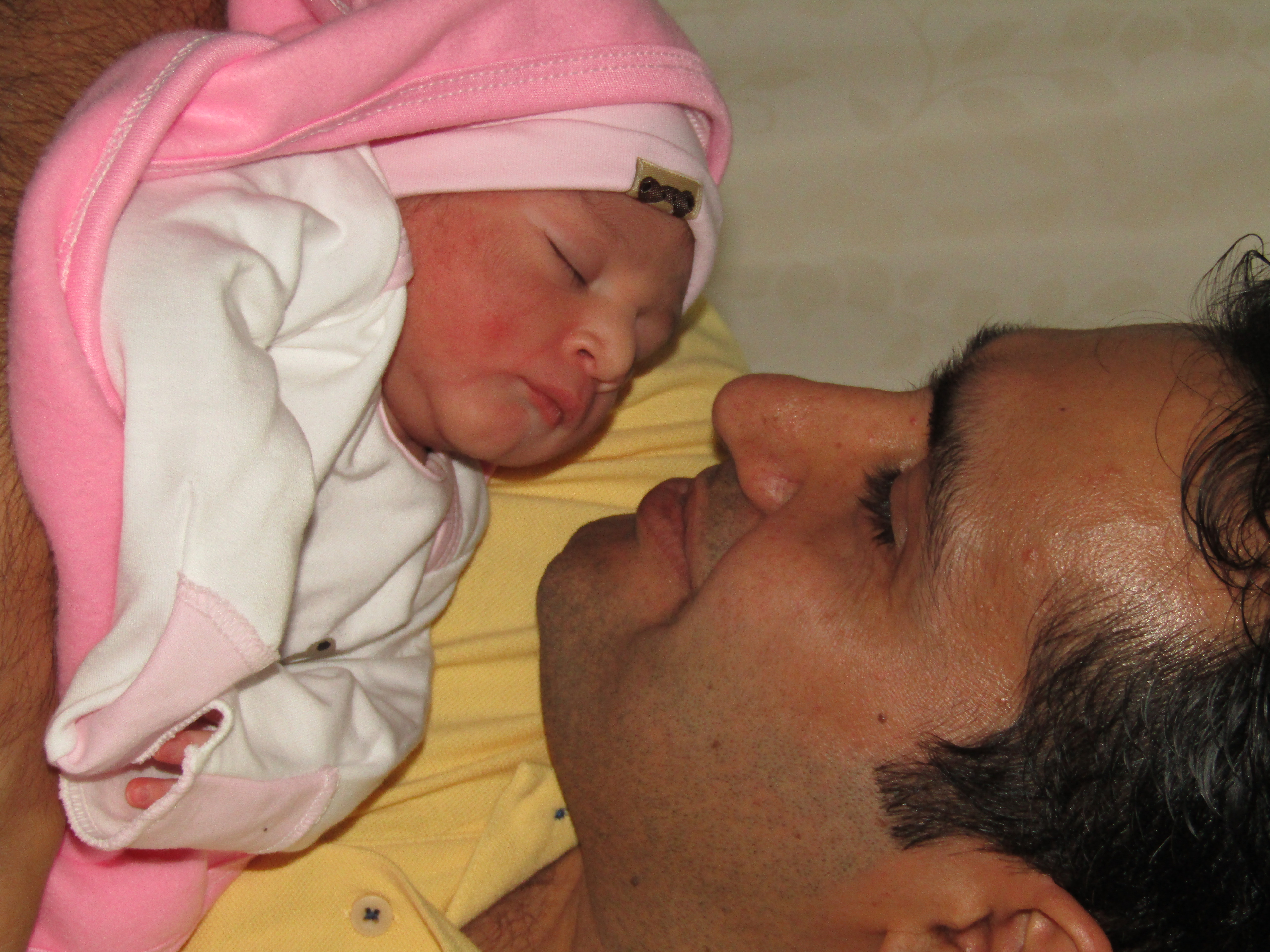 متولد شدن نوزاد دلوان میرزایی