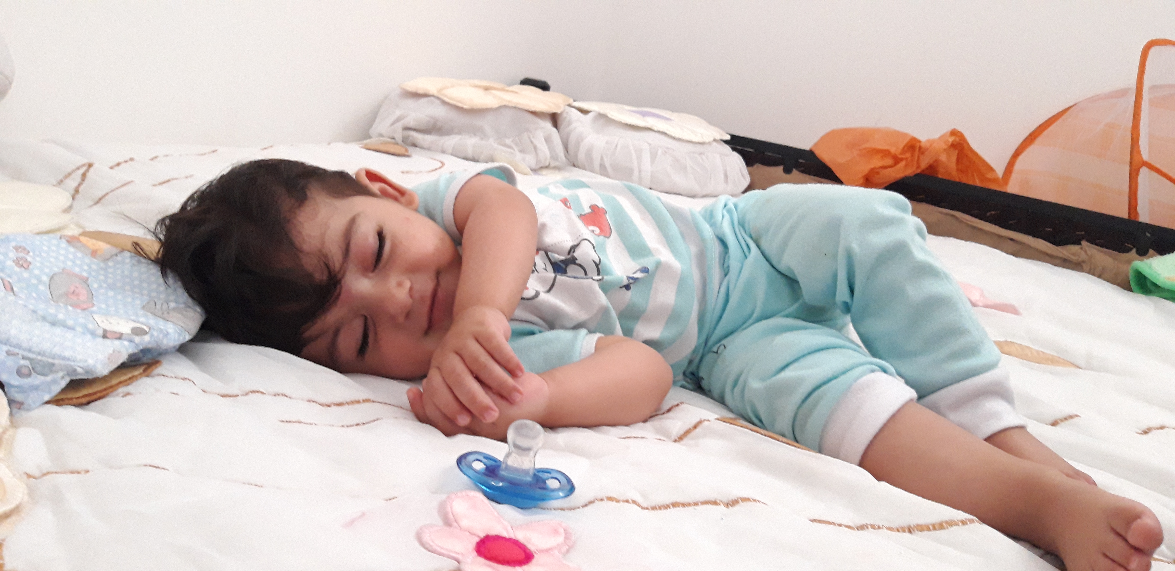 ایستادن نوزاد امیررهام عباسی مقدم