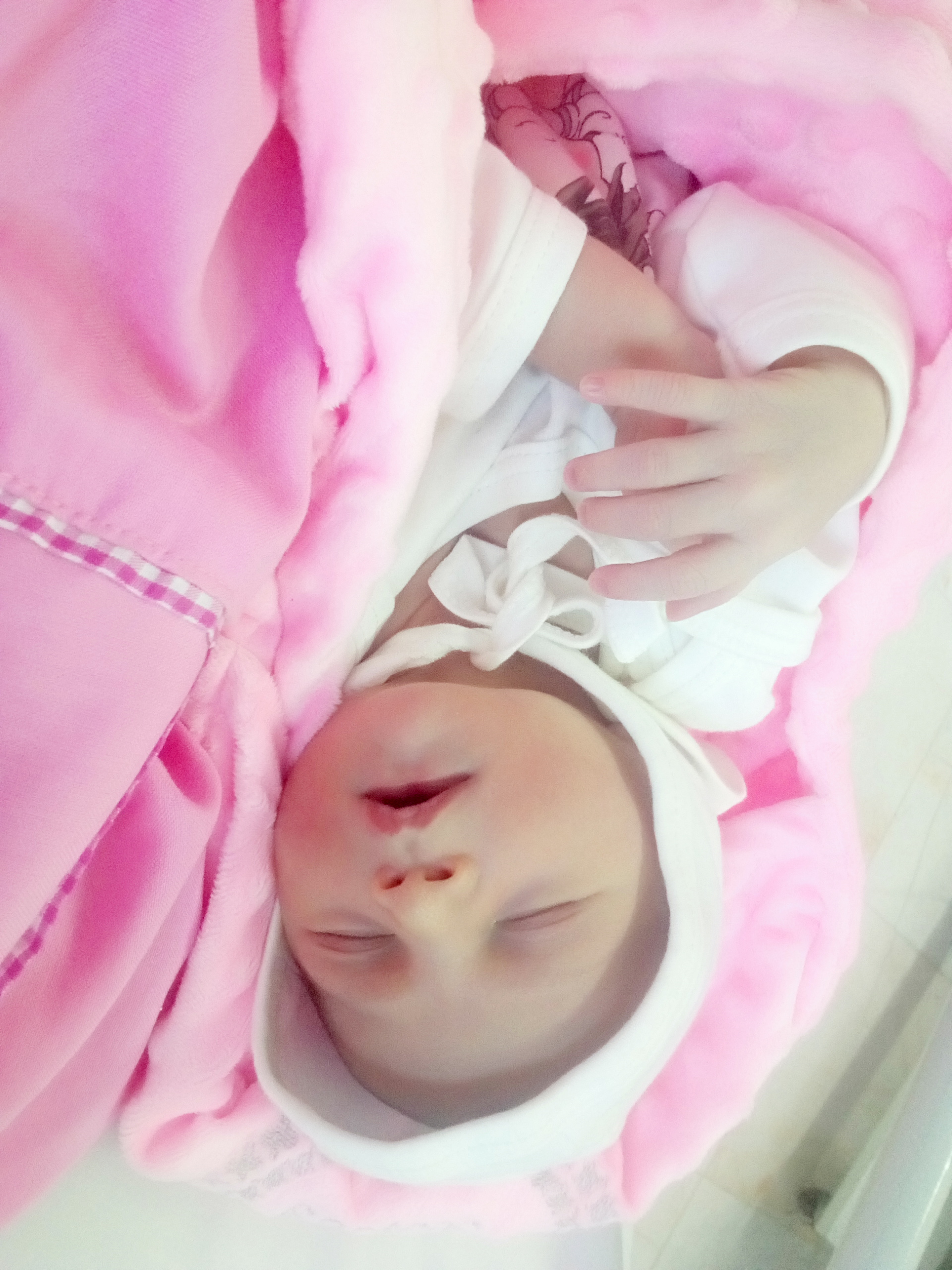 متولد شدن نوزاد روشا جابری