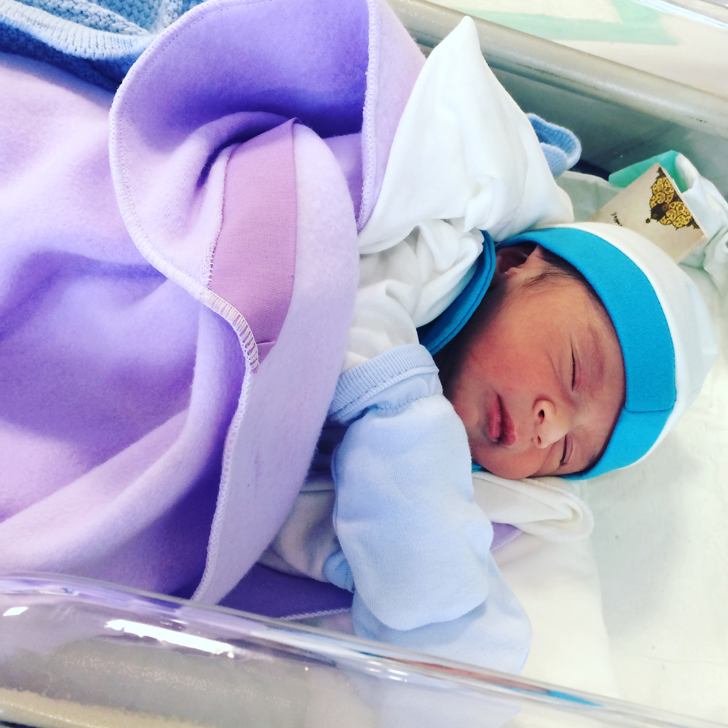 متولد شدن نوزاد ماتیار وحدی