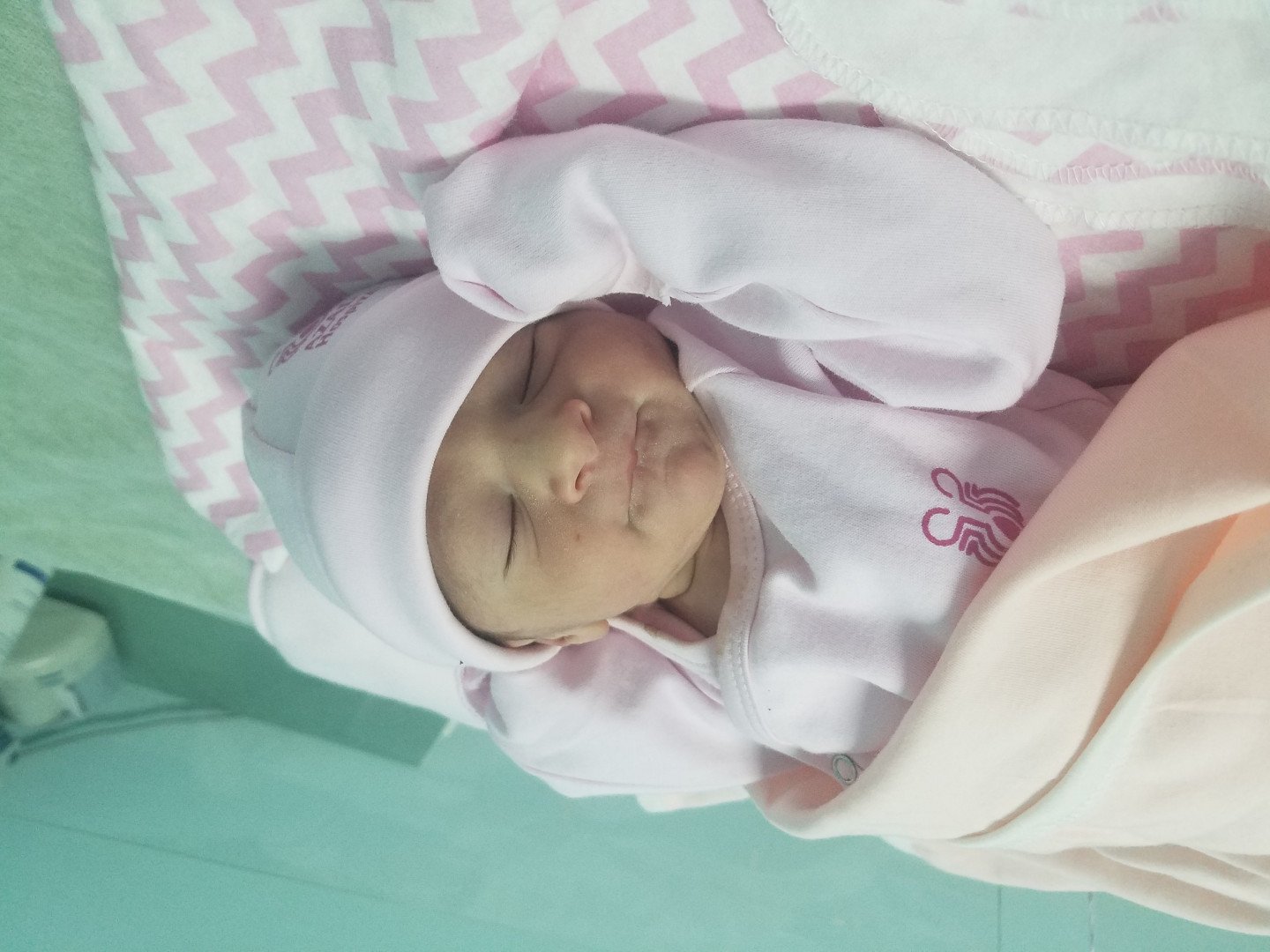 به دنیا اومدنم سلین عزیزی