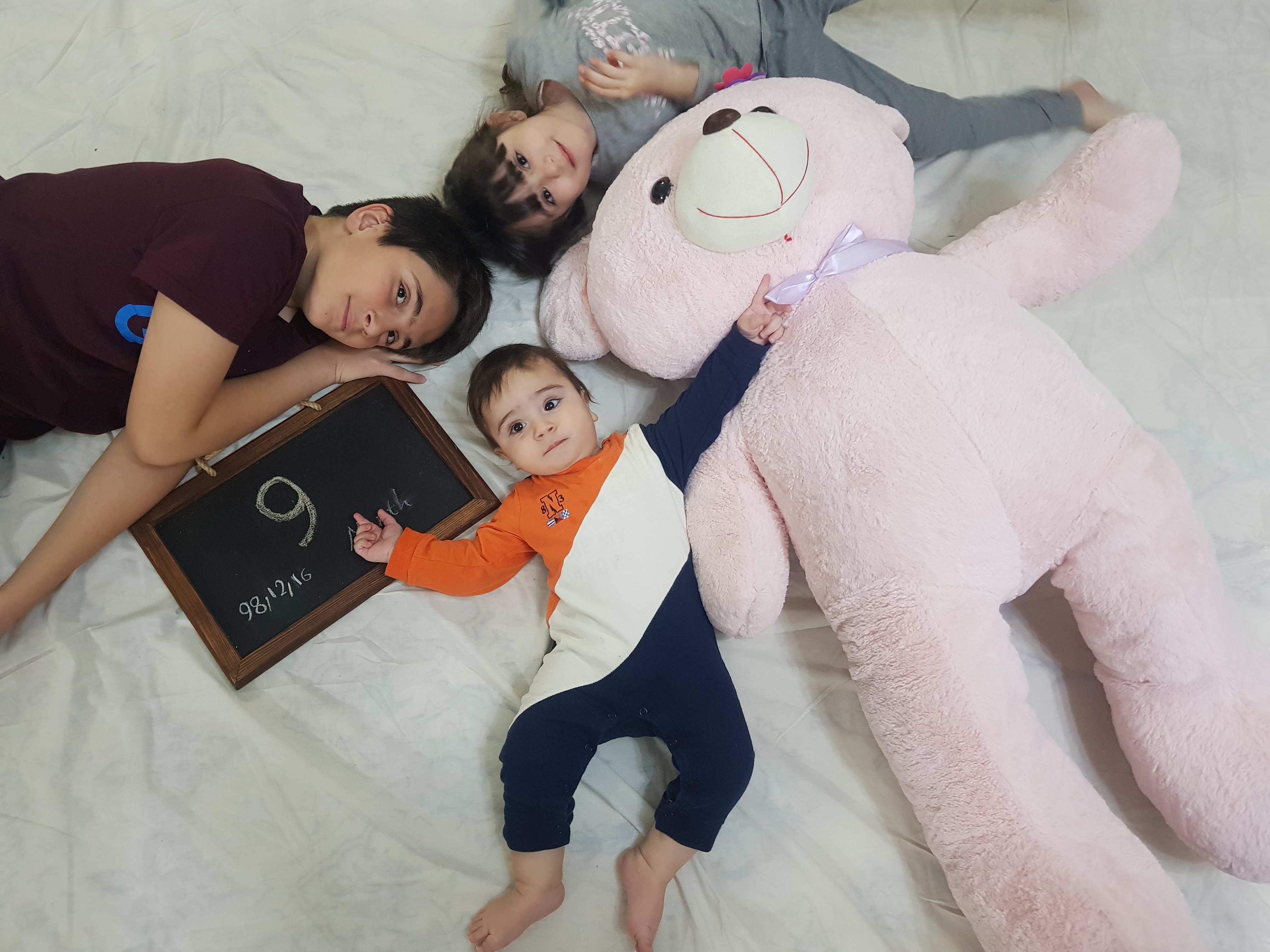 عکس نوزاد با خواهر محمدپارسادوامی