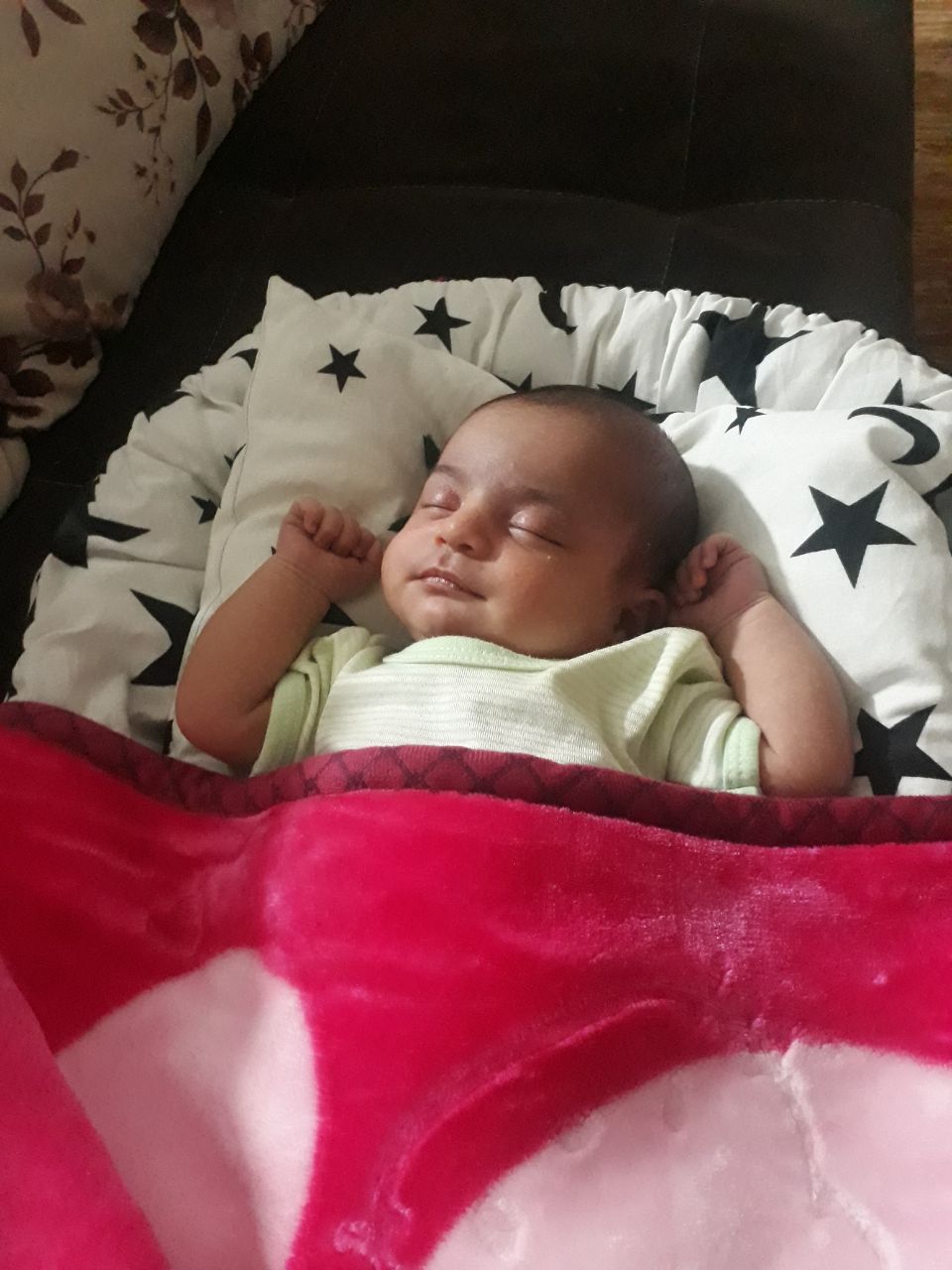 یک ماهگی نوزاد آوا پیرنیا