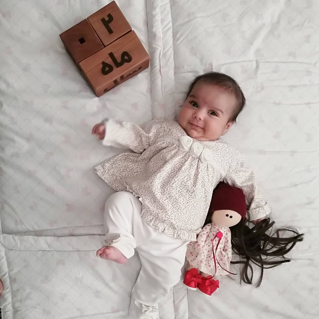 یک ماهگی نوزاد روژا احمدی