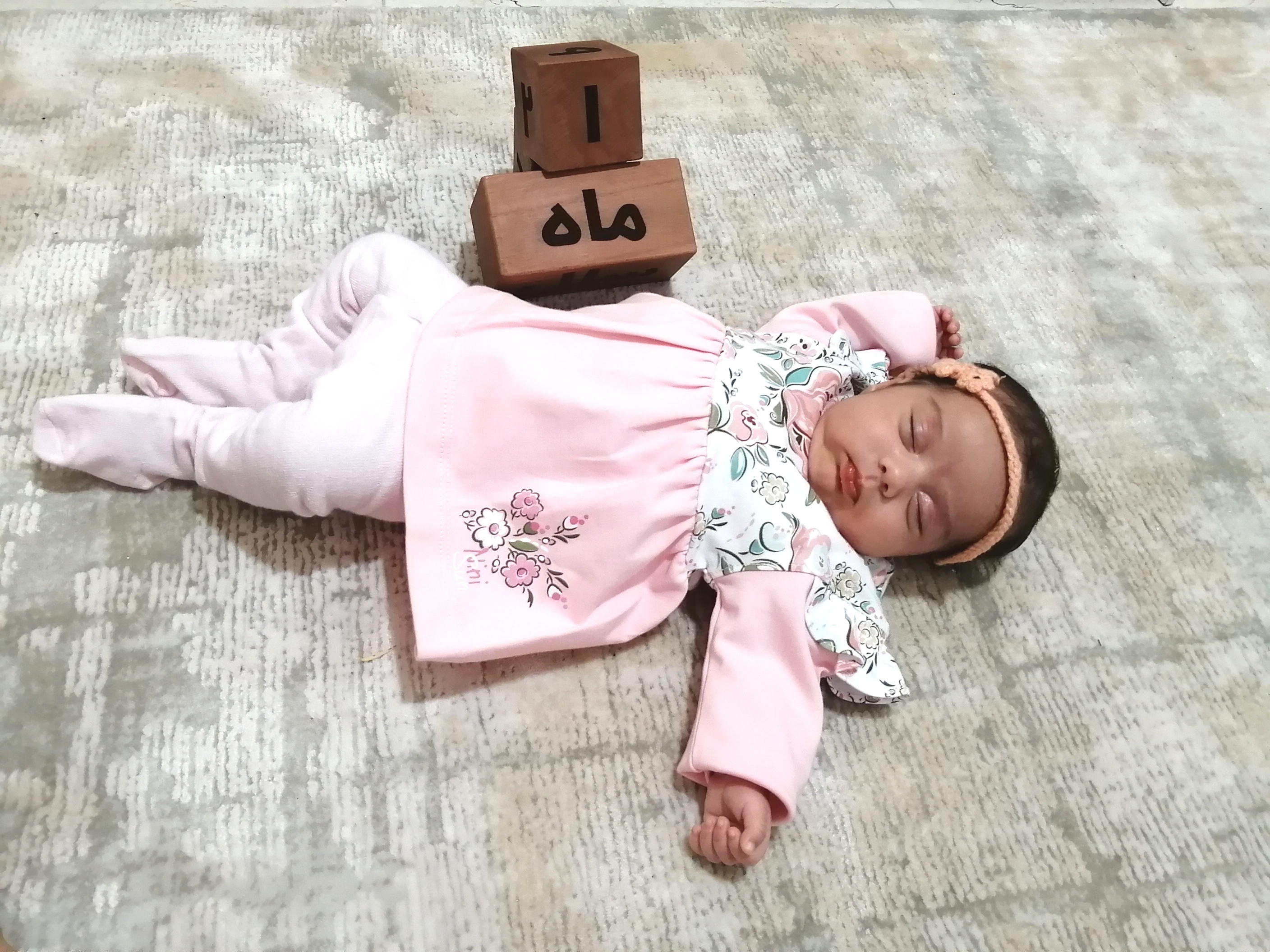 یک ماهگی نوزاد روژا احمدی