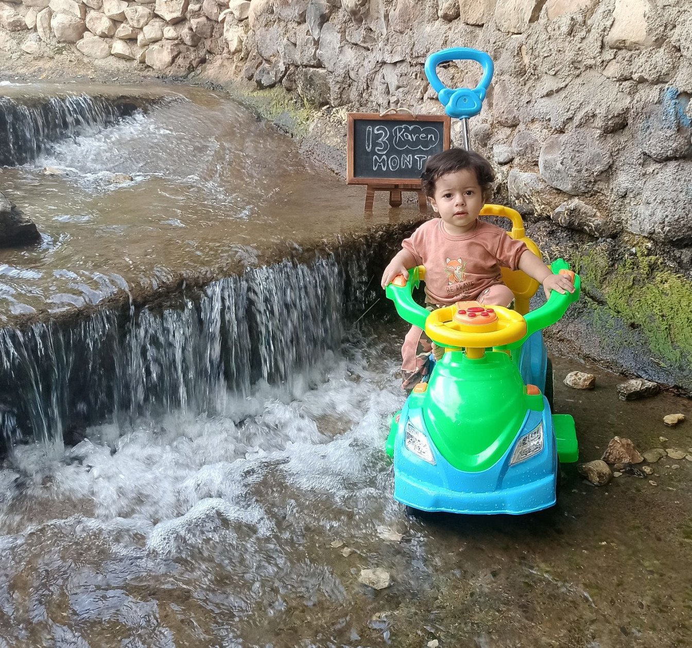 تم عکس بهاری کودک کارن موسوی