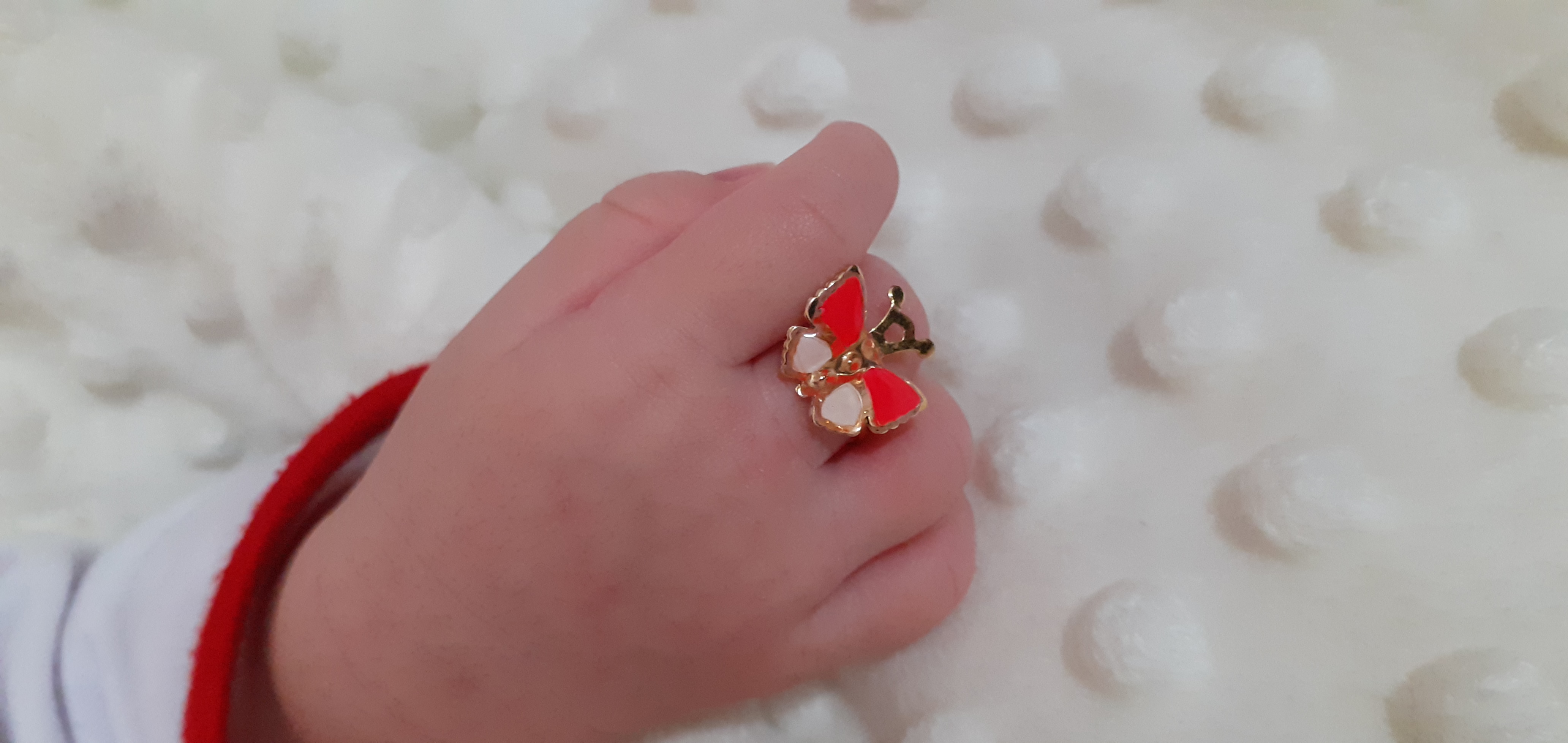 متولد شدن نوزاد آوین رستمیان