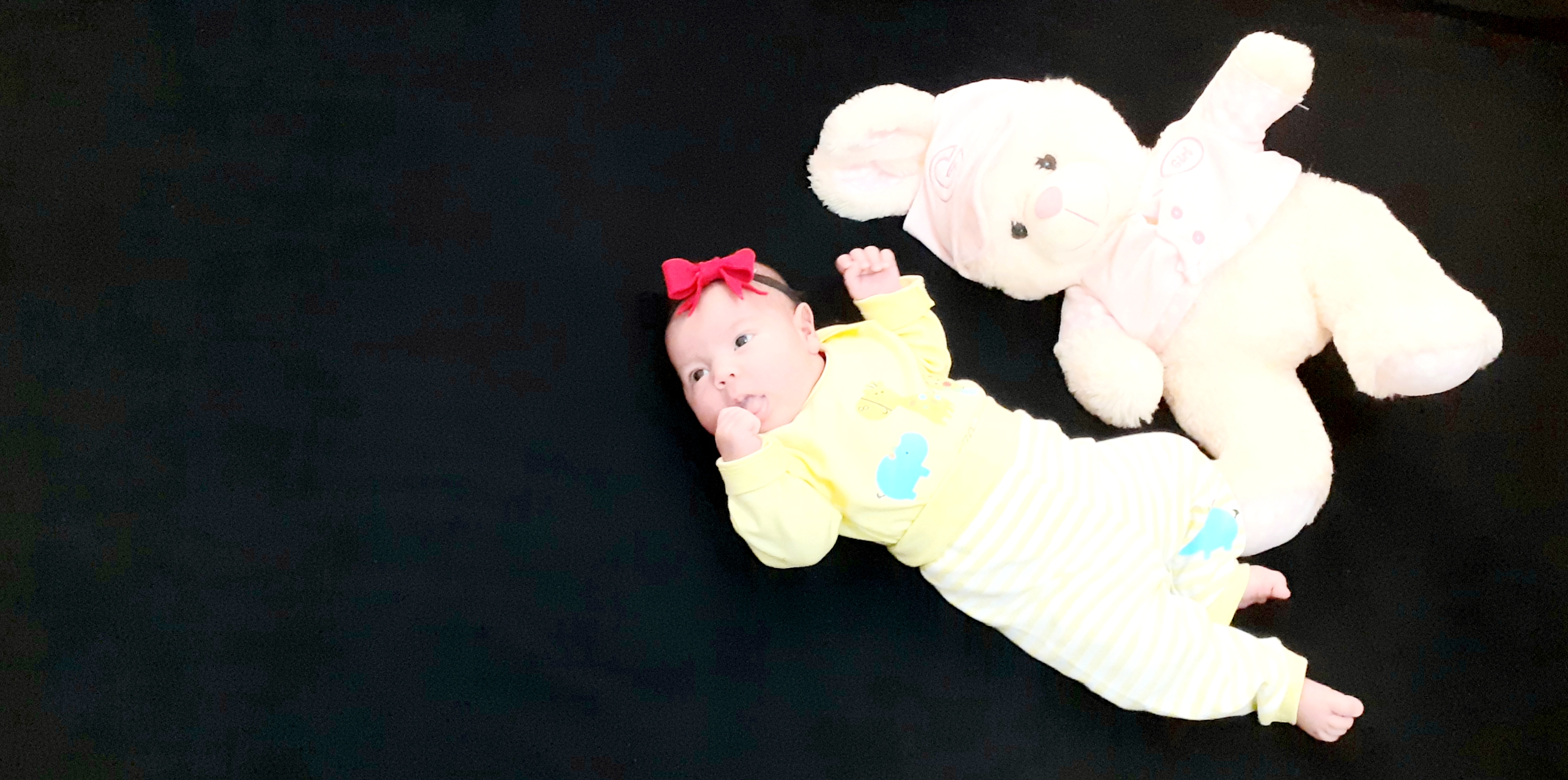 یک ماهگی نوزاد آوین رستمیان