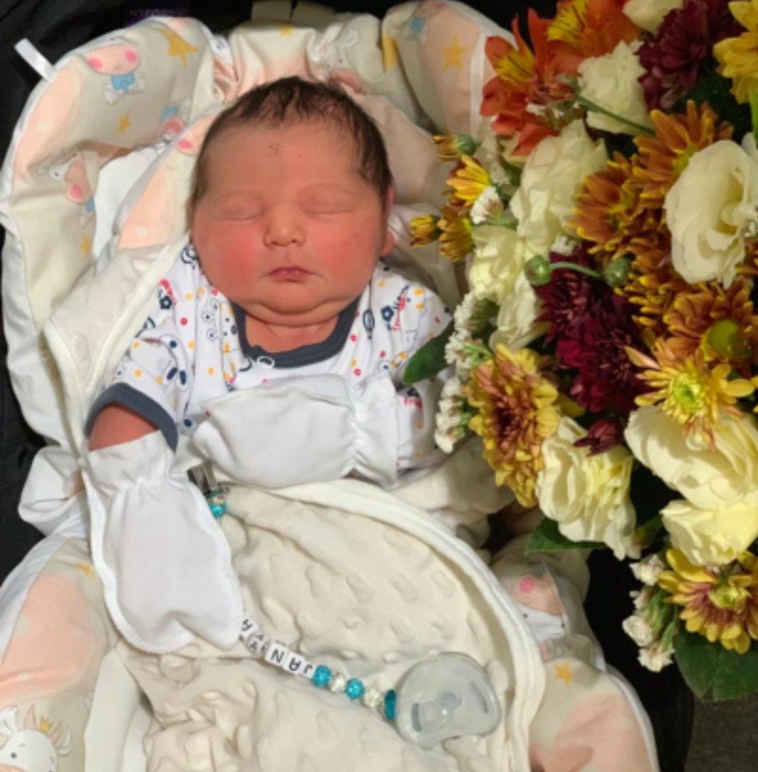 متولد شدن نوزاد جانیار