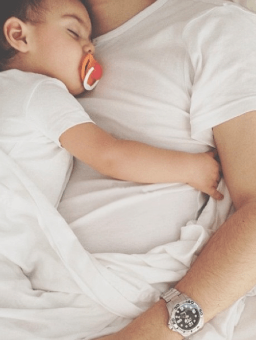 عکس نوزاد با پدر مامان فندق