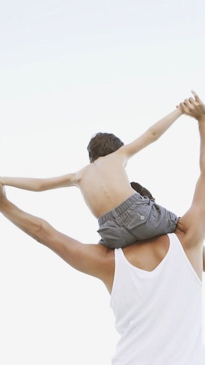 عکس نوزاد با پدر مامان فندق