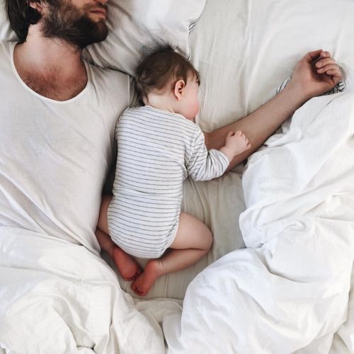 عکس نوزاد با پدر مامان فندق